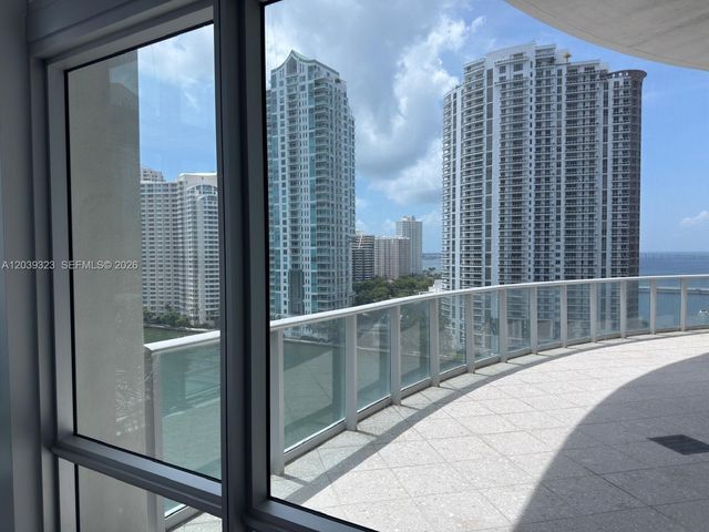 300 S Biscayne Blvd T-3703, Miami, FL 33131