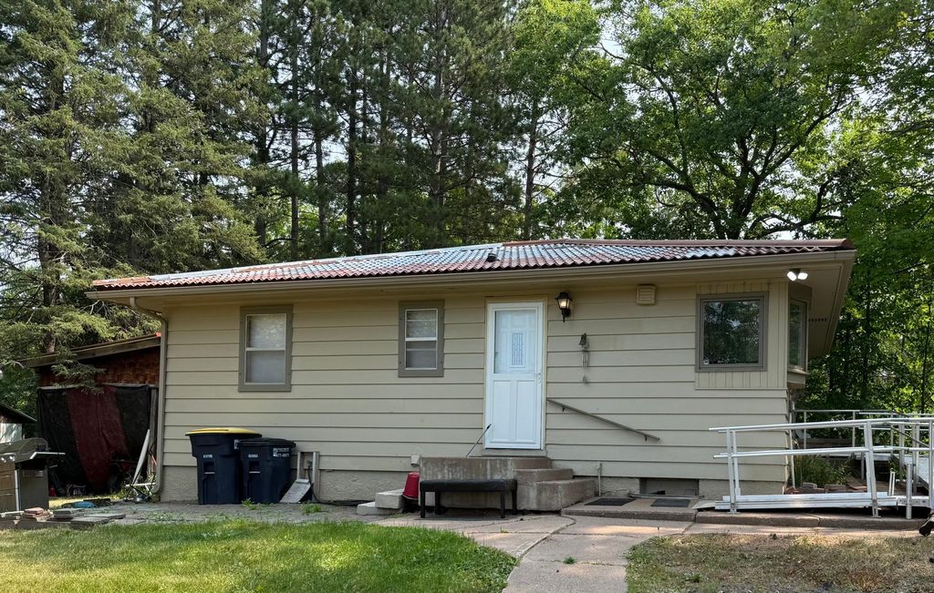 3985 E County Road B, Superior, WI 54880 — exterior