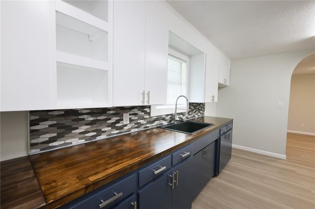 110 Kane Street, Siloam Springs, AR 72761