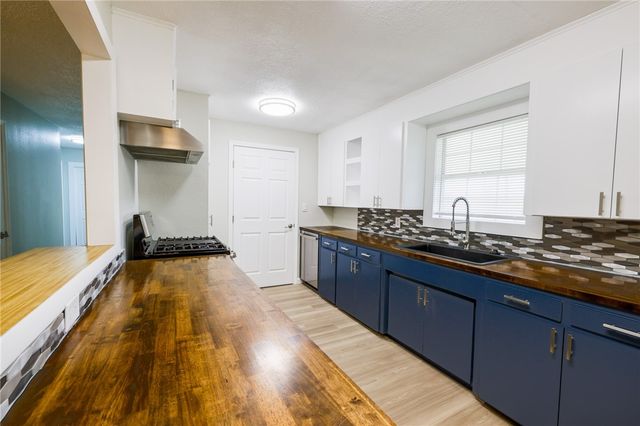 110 Kane Street, Siloam Springs, AR 72761