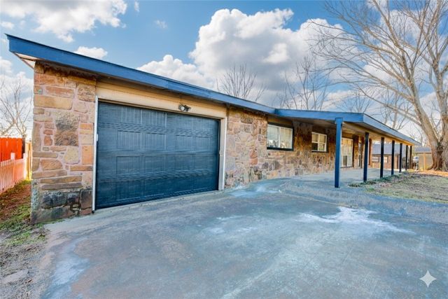 110 Kane Street, Siloam Springs, AR 72761