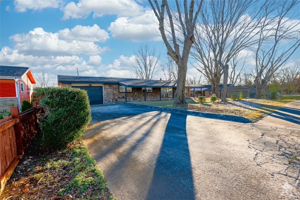 110 Kane Street, Siloam Springs, AR 72761