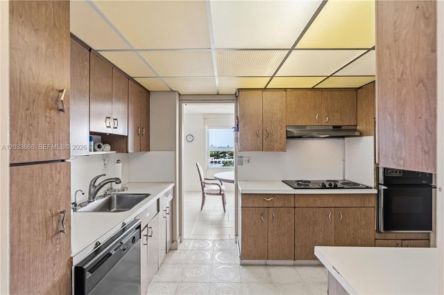 9102 W Bay Harbor Dr 10C, Bay Harbor Islands, FL 33154