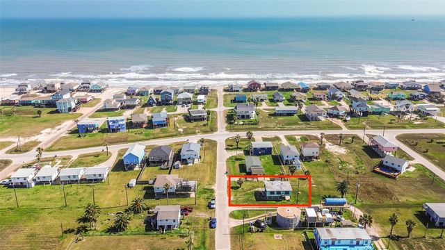311 Oyster Street, Surfside Beach, TX 77541
