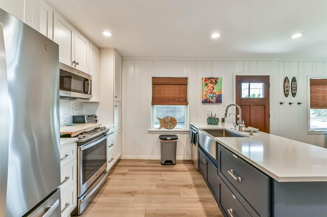 311 Oyster Street, Surfside Beach, TX 77541