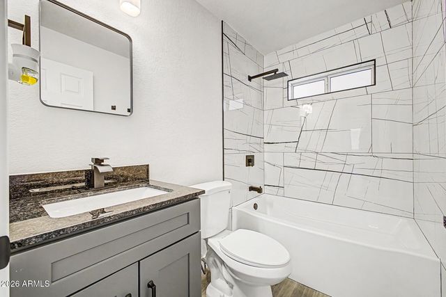 2415 W MARYLAND Avenue, Phoenix, AZ 85015