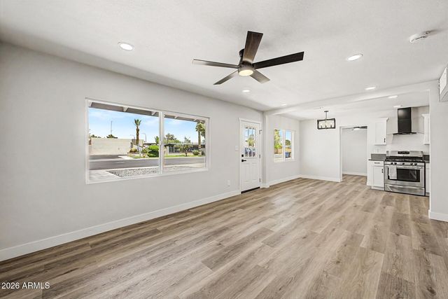 2415 W MARYLAND Avenue, Phoenix, AZ 85015