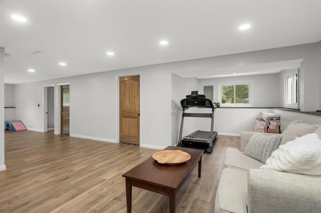 12420 Pineview Trail, Dayton, MN 55327