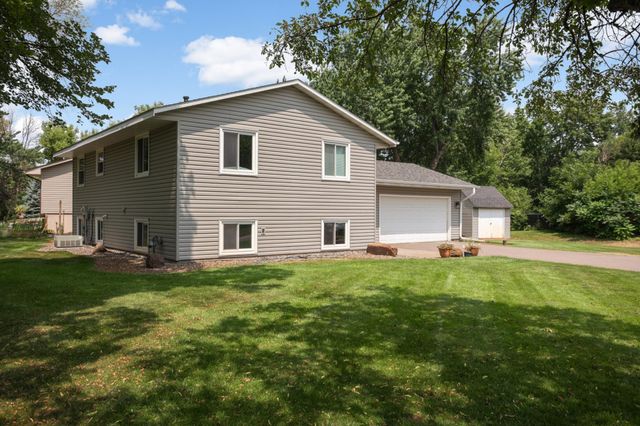 12420 Pineview Trail, Dayton, MN 55327