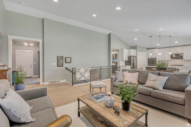 1668 N 400 W, Farmington, UT 84025