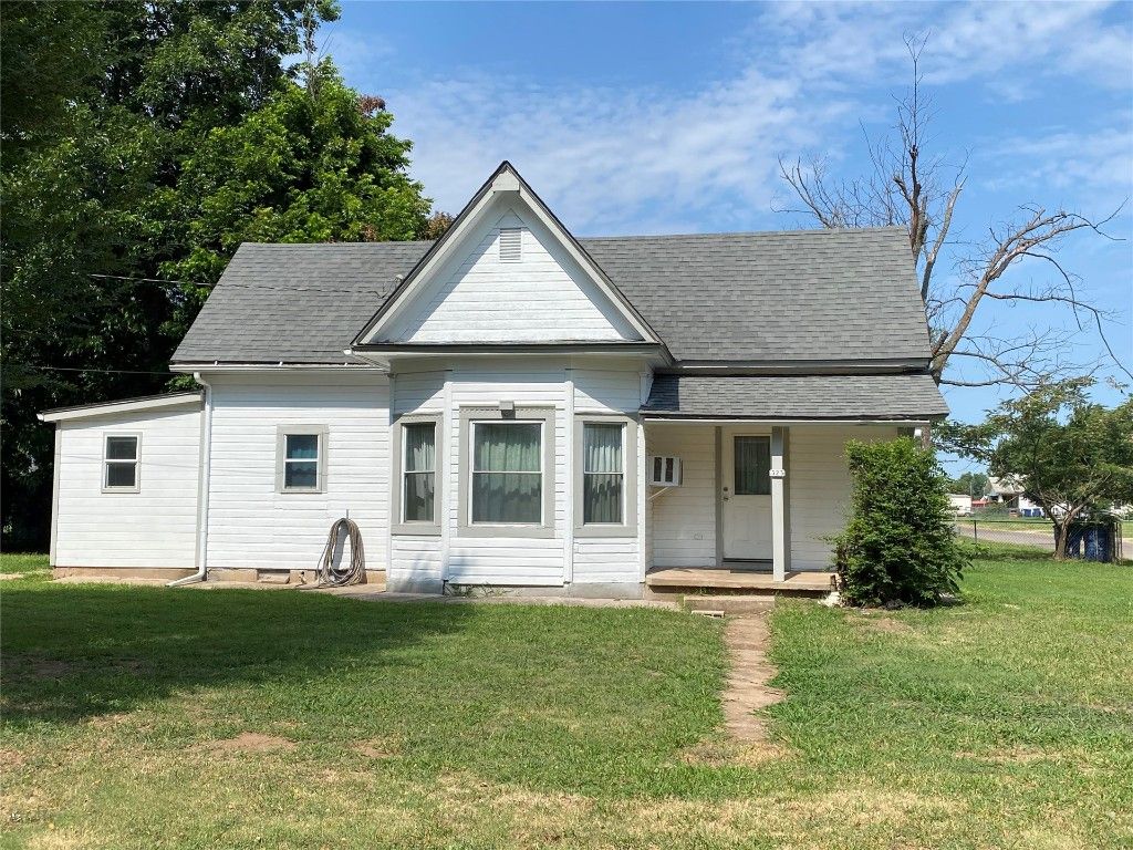 323 N Maple Street, Crescent, OK 73028