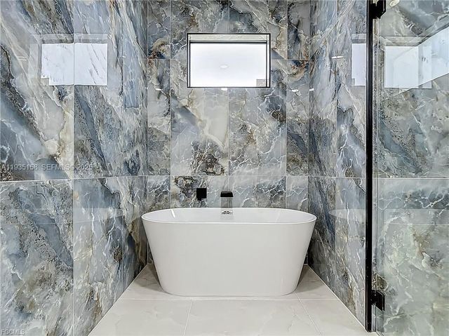 323 NE 19TH TERRACE, Cape Coral, FL 33909