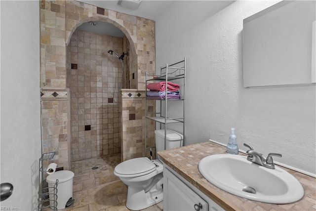 4848 Halwell DR, Virginia Beach, VA 23464