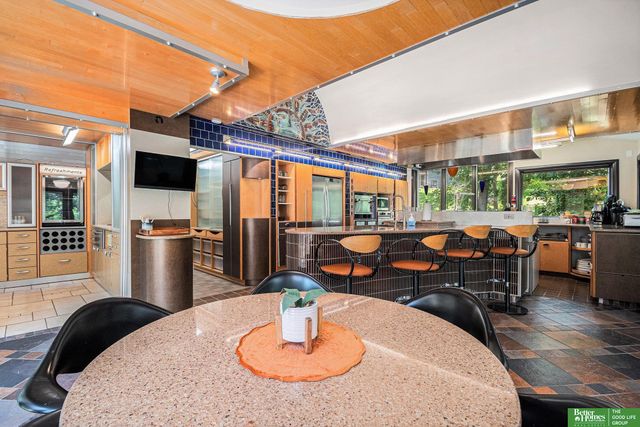 21811 Hillandale Drive, Elkhorn, NE 68022