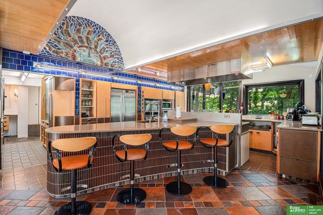 21811 Hillandale Drive, Elkhorn, NE 68022