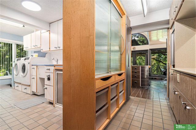 21811 Hillandale Drive, Elkhorn, NE 68022