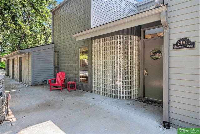 21811 Hillandale Drive, Elkhorn, NE 68022