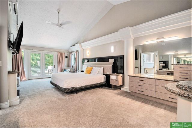 21811 Hillandale Drive, Elkhorn, NE 68022