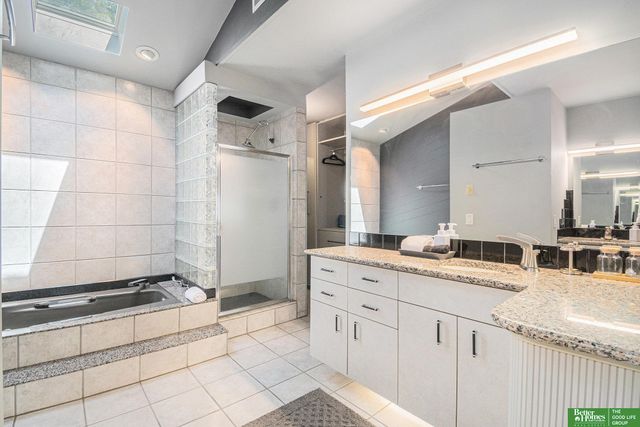 21811 Hillandale Drive, Elkhorn, NE 68022