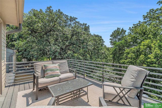 21811 Hillandale Drive, Elkhorn, NE 68022