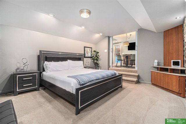 21811 Hillandale Drive, Elkhorn, NE 68022