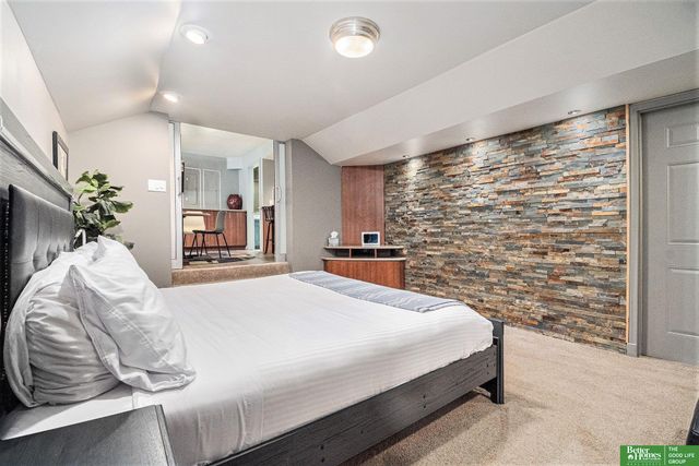 21811 Hillandale Drive, Elkhorn, NE 68022