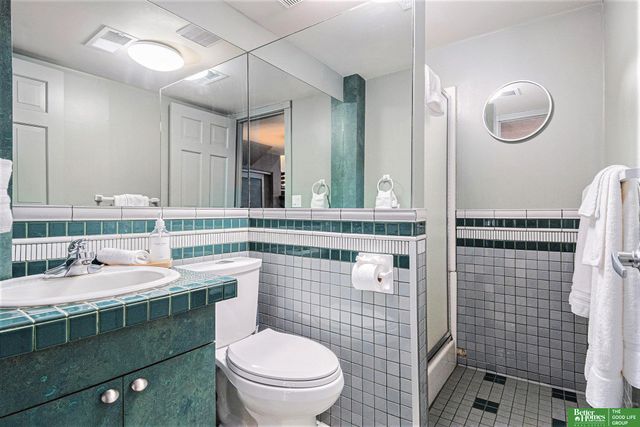 21811 Hillandale Drive, Elkhorn, NE 68022