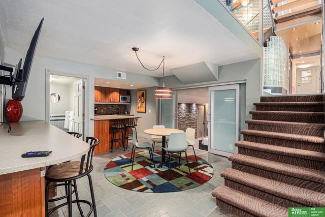 21811 Hillandale Drive, Elkhorn, NE 68022