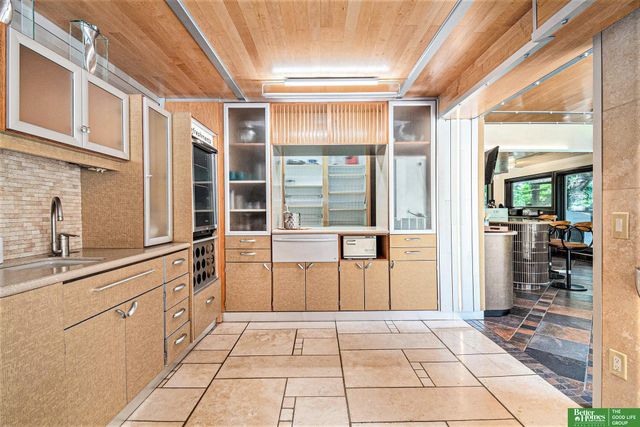 21811 Hillandale Drive, Elkhorn, NE 68022