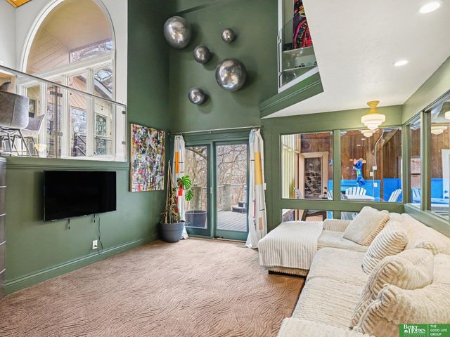 21811 Hillandale Drive, Elkhorn, NE 68022