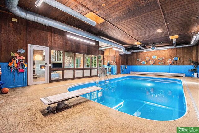 21811 Hillandale Drive, Elkhorn, NE 68022