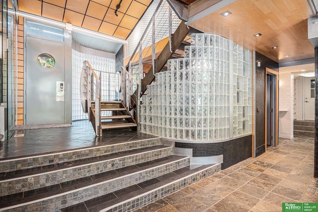 21811 Hillandale Drive, Elkhorn, NE 68022