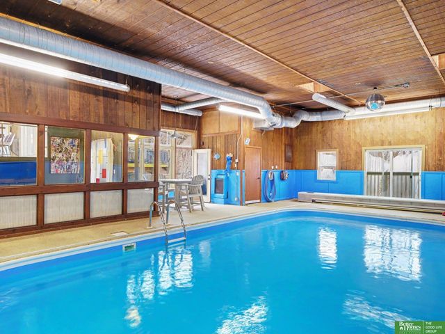 21811 Hillandale Drive, Elkhorn, NE 68022