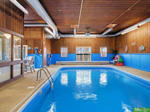 21811 Hillandale Drive, Elkhorn, NE 68022