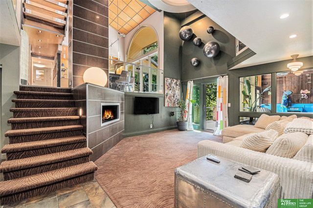 21811 Hillandale Drive, Elkhorn, NE 68022