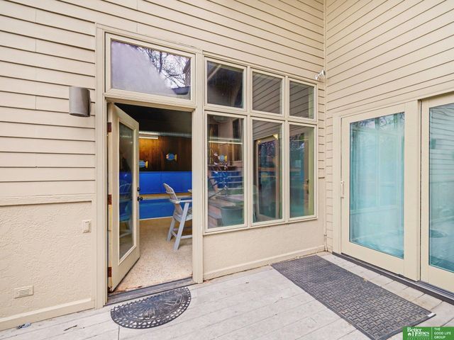 21811 Hillandale Drive, Elkhorn, NE 68022