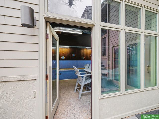 21811 Hillandale Drive, Elkhorn, NE 68022