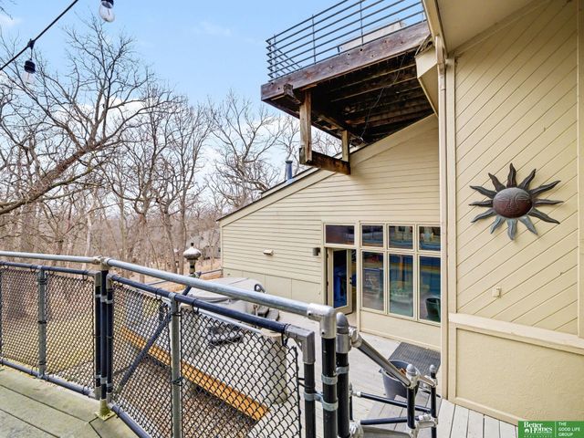 21811 Hillandale Drive, Elkhorn, NE 68022