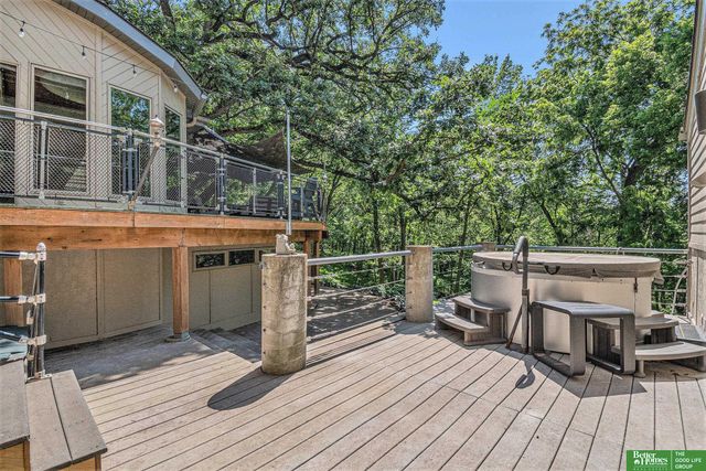 21811 Hillandale Drive, Elkhorn, NE 68022