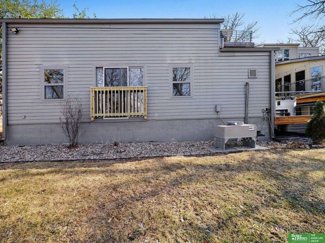 21811 Hillandale Drive, Elkhorn, NE 68022