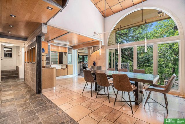 21811 Hillandale Drive, Elkhorn, NE 68022