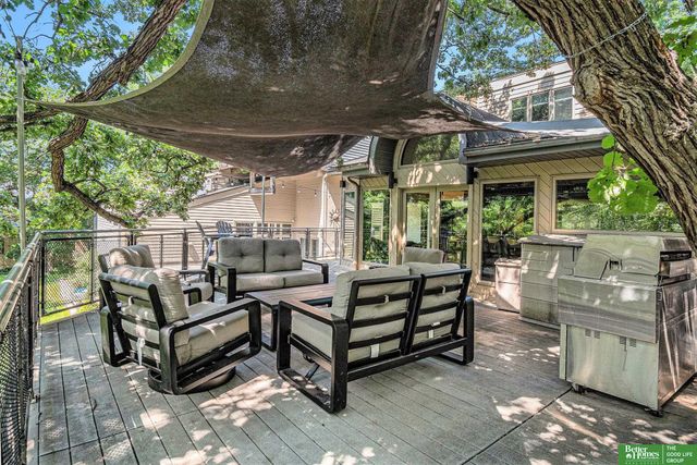 21811 Hillandale Drive, Elkhorn, NE 68022