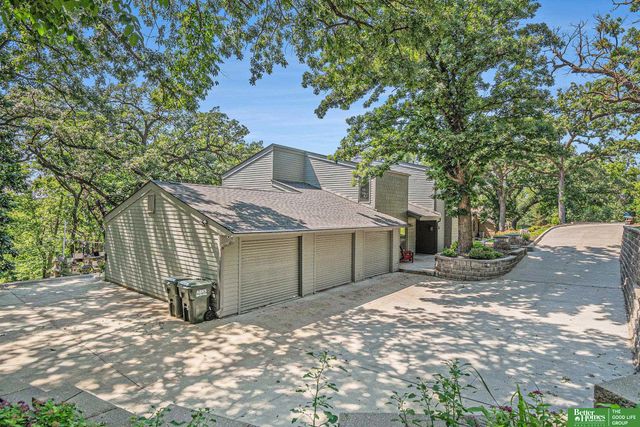 21811 Hillandale Drive, Elkhorn, NE 68022