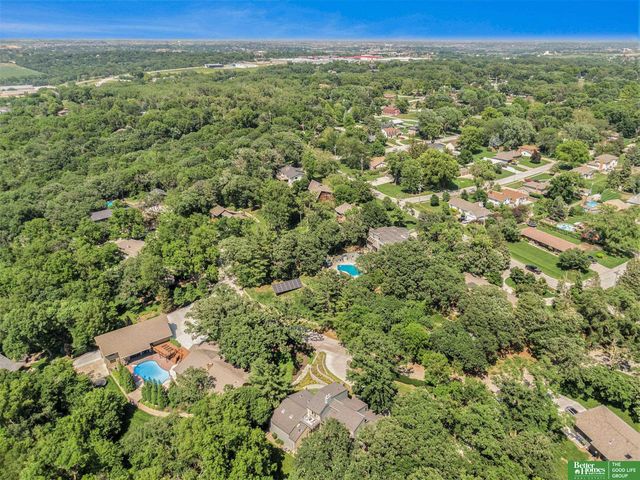 21811 Hillandale Drive, Elkhorn, NE 68022