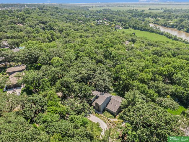 21811 Hillandale Drive, Elkhorn, NE 68022