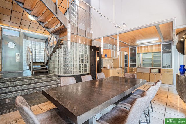 21811 Hillandale Drive, Elkhorn, NE 68022