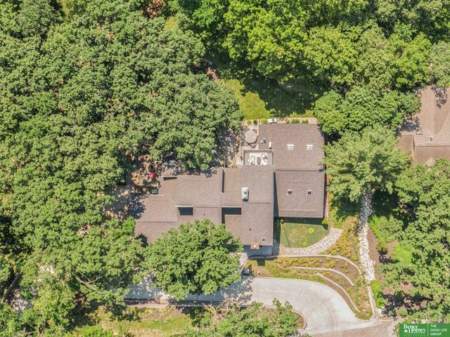 21811 Hillandale Drive, Elkhorn, NE 68022