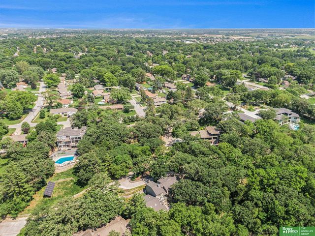 21811 Hillandale Drive, Elkhorn, NE 68022