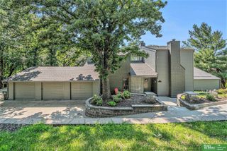 21811 Hillandale Drive, Elkhorn, NE 68022