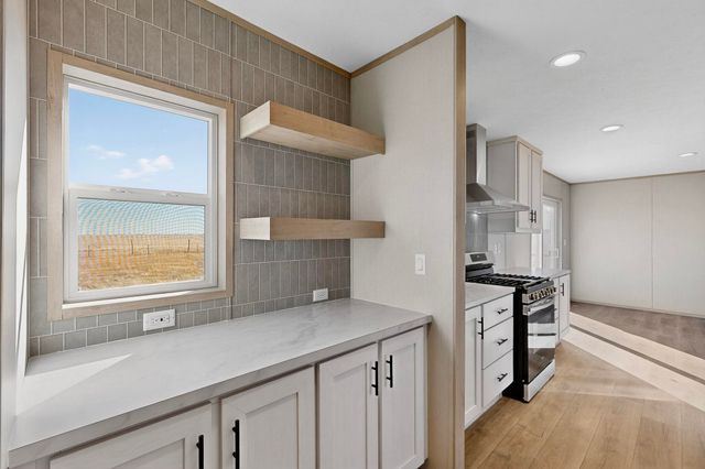 53 Airport Drive Street, Los Lunas, NM 87031